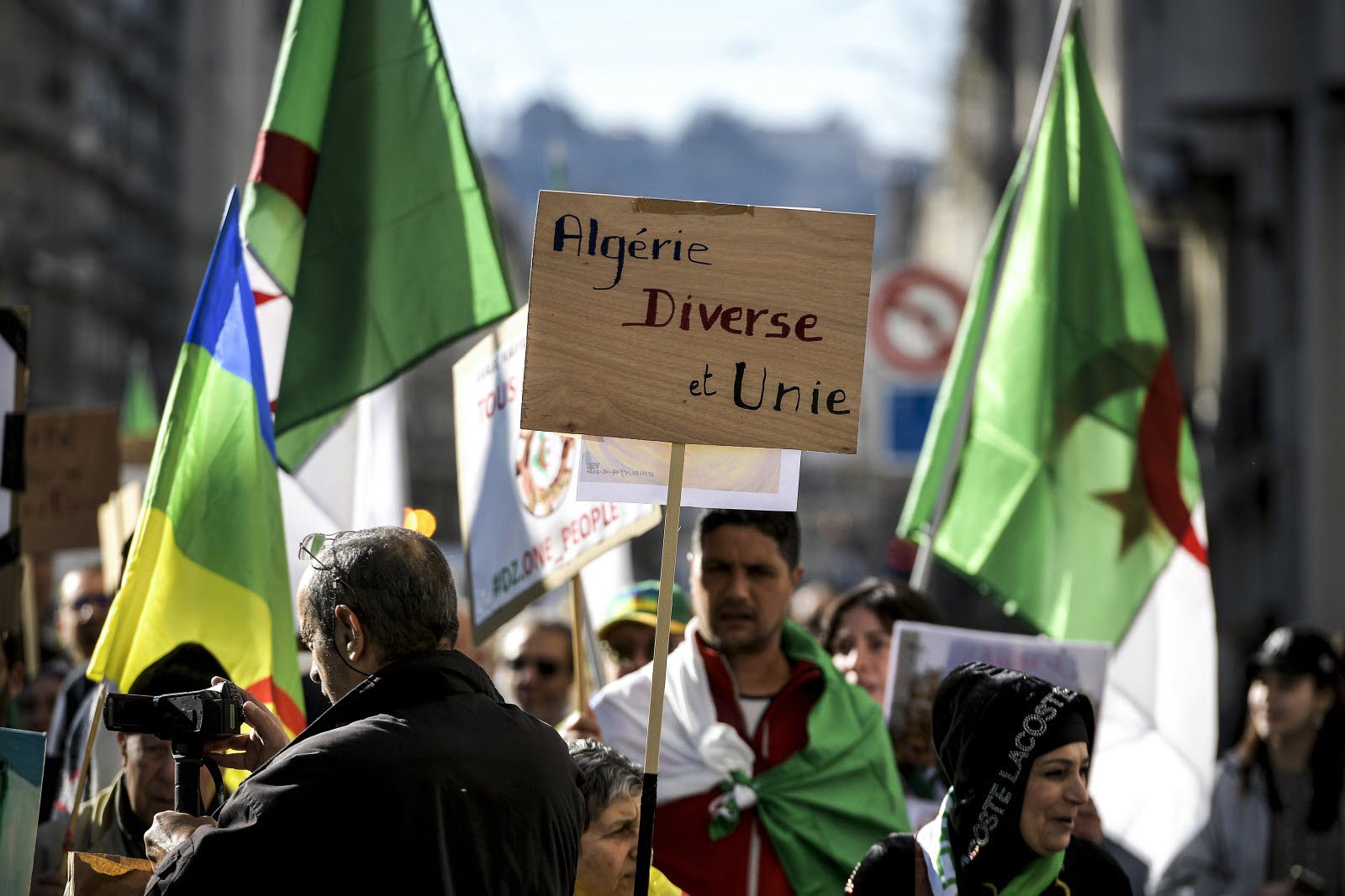 ils-rendent-hommage-au-quot-hirak-quot-ce-mouvement-populaire-entame-le-22-fevrier-2019-qui-a-chasse-du-pouvoir-le-president-bouteflika-photo-progres-maxime-jegat-1582541512